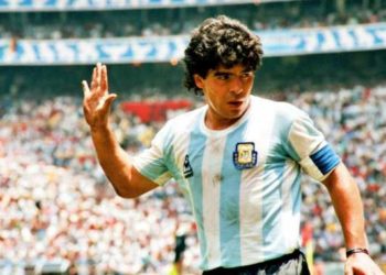 Point chaud : La Mort de Maradona éclipse le reste de l’actualité