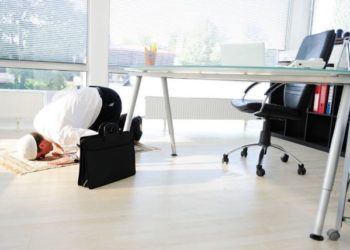 Chronique : Entre prière et sens du devoir   Par Mansour M’henni