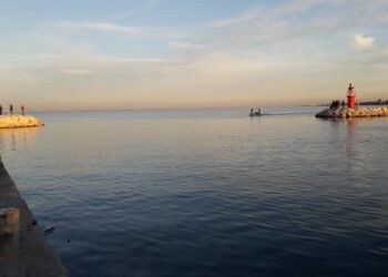 Poème de circonstance: Escale. De Mansour M’henni