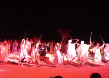 ديونيزوس في الصحراء: افتتاح الدورة الخامسة للمهرجان الدولي للمسرح في الصحراء