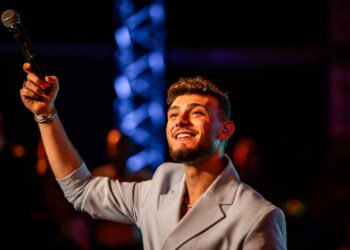 حفل الشامي بالحمامات: هل هو ظاهرة فنية عابرة أم مؤشر على فجوة عاطفية وتربوية يعانيها هذا الجيل؟